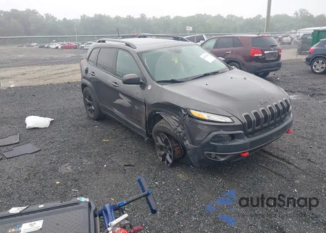 2016 Jeep Cherokee Trailhawk z USA, uszkodzony, nr VIN 1C4PJMBB6GW109894